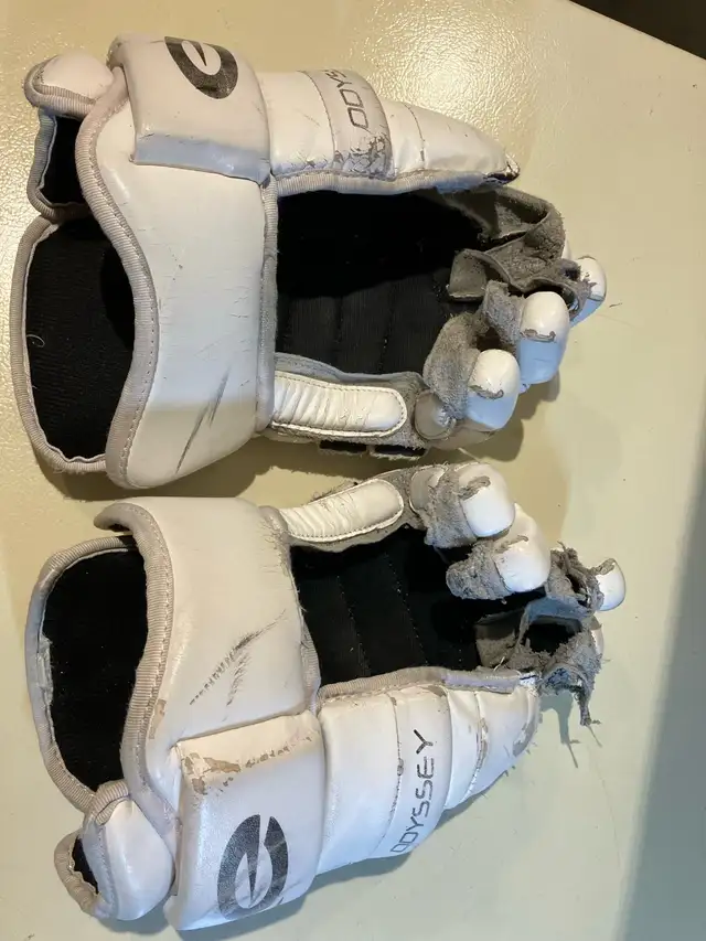 Hockey glove repalming & equipment repair  in Hockey in City of Toronto - Image 3