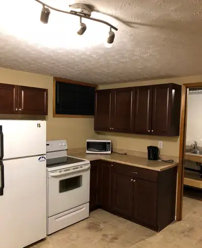 Location location location!!! 2 mins from UNB/STU Middle of the hill for easy access to both up and...