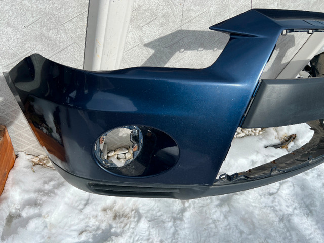 Mitsubishi Outlander 2010 - 2013 bumper+Left Headlight dans Pièces de carrosserie  à Sherbrooke - Image 2