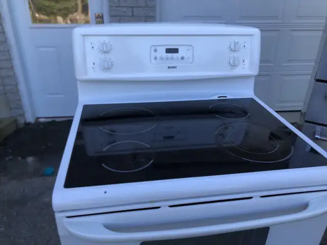 white electtic stove range oven can deliver  in Stoves, Ovens & Ranges in Mississauga / Peel Region - Image 7