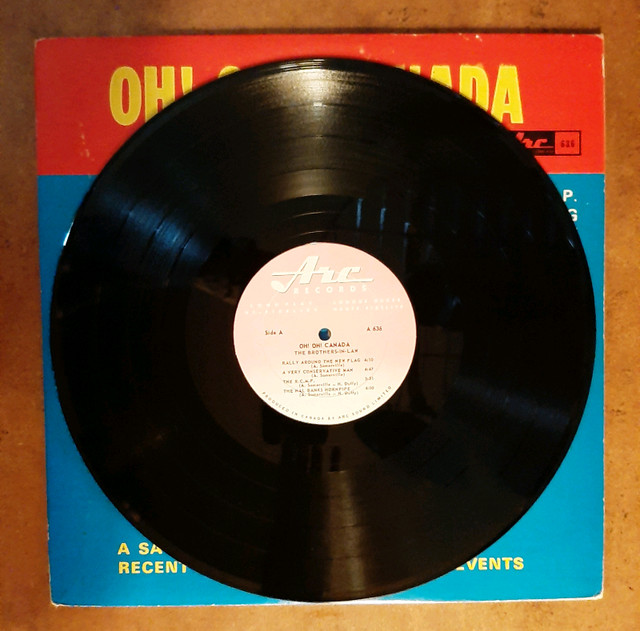 Vintage LP Oh! Oh! Canada  in Arts & Collectibles in Owen Sound - Image 2