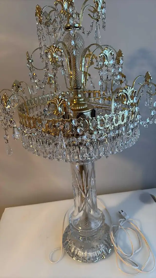 Crystal lamp in Indoor Lighting & Fans in City of Montréal - Image 3