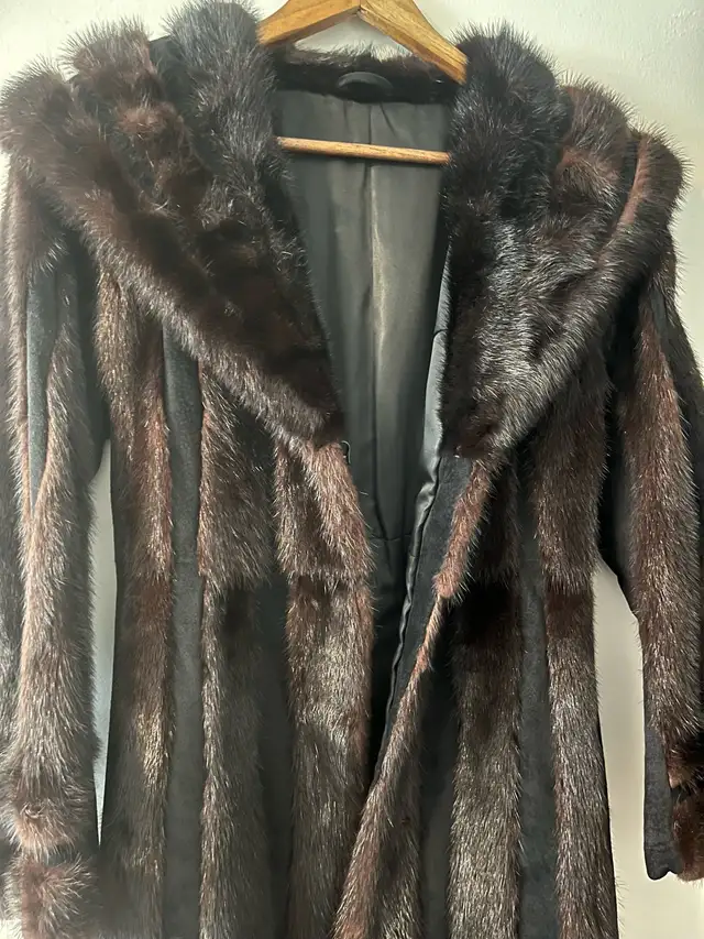 Real Black Leather and Mink Coat in Women's - Tops & Outerwear in Winnipeg - Image 2