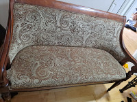 Gorgeous bench seat couch 