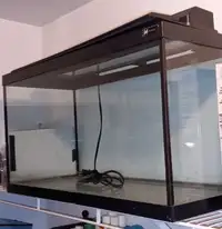 Aquarium 30 gallons avec couvercle et lumière