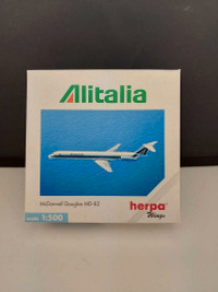 Rare 1/500 ALITALIA MD-82 