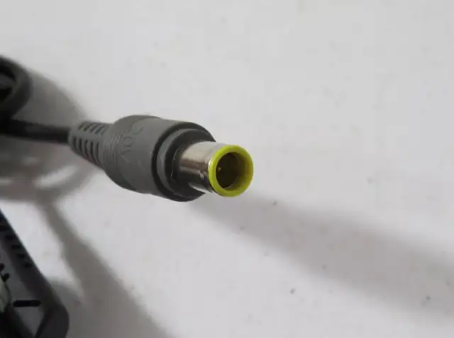 Lenovo Power Adapter 42T4418 AC in Laptop Accessories in City of Toronto - Image 5