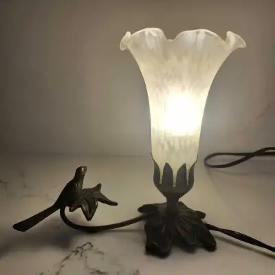 VTG Tiffany Style Tulip Glass Lamp. Brass Bird Base 8", View more