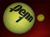 Balle de tennis géante 