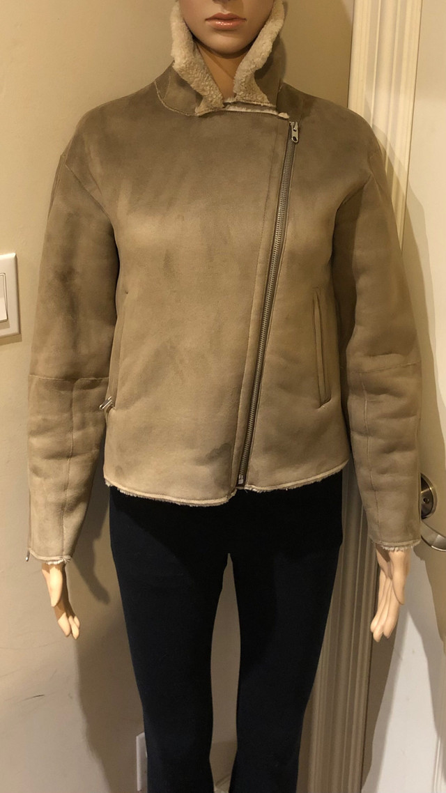 Women’s Size XS Zara Faux Suede/Shearing Jacket in Women's - Tops & Outerwear in City of Toronto - Image 2