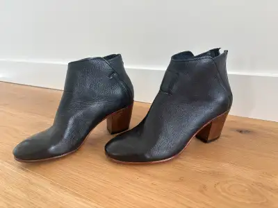  Ron White Gianna Ankle Boots, Black size 37.5, View more