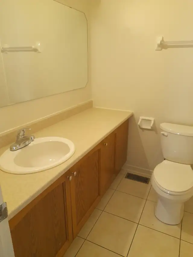 Beautiful 3-Bedroom Townhome for Rent - Barrhaven in Long Term Rentals in Ottawa - Image 9