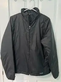 Women Patagonia light weight jacket in black, size L