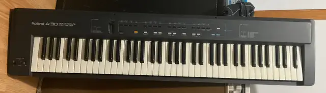 Piano synth midi Roland A-30 keyboard in Pianos & Keyboards in City of Montréal - Image 2
