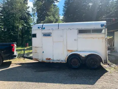 This 2 horse straight haul trailer, while showing its age, is ready for a new home! It's a sturdy tr...
