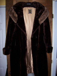 Dworkin Sheepskin Fur Coat / Manteau de fourrure en mouton