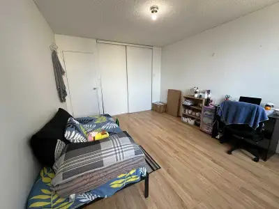 Private Room for Rent – Downtown Montreal Looking for a place in downtown Montreal? A private room i...