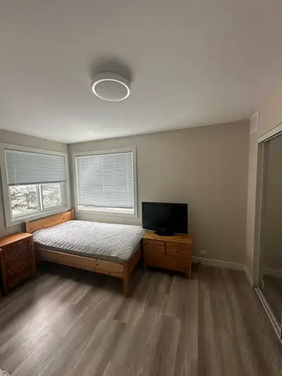 Private room with two single beds in a renovated house in Banff. Looking for two women to share the...