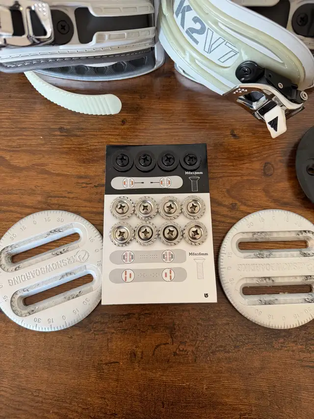 K2 V7 Snowboard Bindings Size M Complete w/ Discs & Hardware in Snowboard in Delta/Surrey/Langley - Image 3