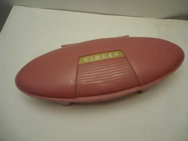 SINGER BUTTONHOLER -Vintage in Hobbies & Crafts in Barrie - Image 2