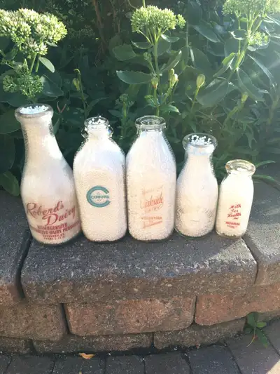 Offered are 5 unique vintage Dairy bottles from different States in America Perfect for any display,...