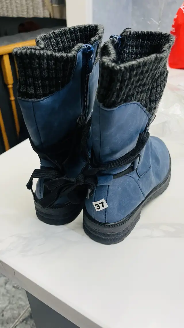 Women’s warm Boots-Size 7 in Women's - Shoes in Mississauga / Peel Region - Image 5