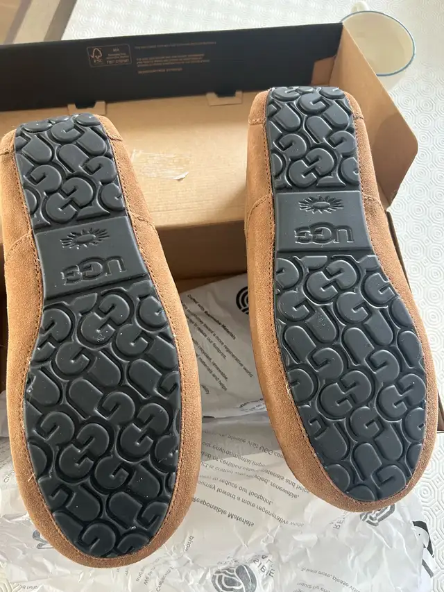 Ugg Men’s Ascot Slippers - Size 13 in Men's Shoes in City of Toronto - Image 4