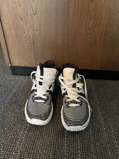 Youth size 7 basketball shoes. Only used indoors. Size 5 shoes also available.