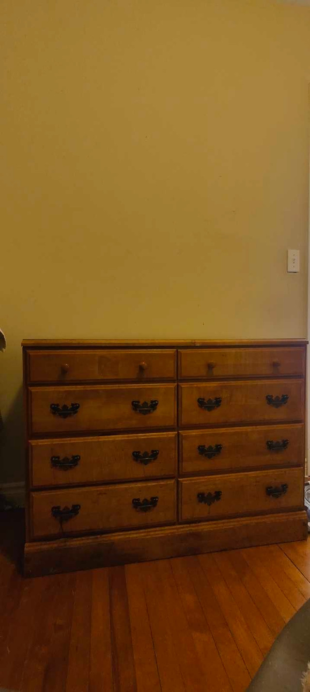 8-Drawer Oak Dresser in Dressers & Wardrobes in Owen Sound
