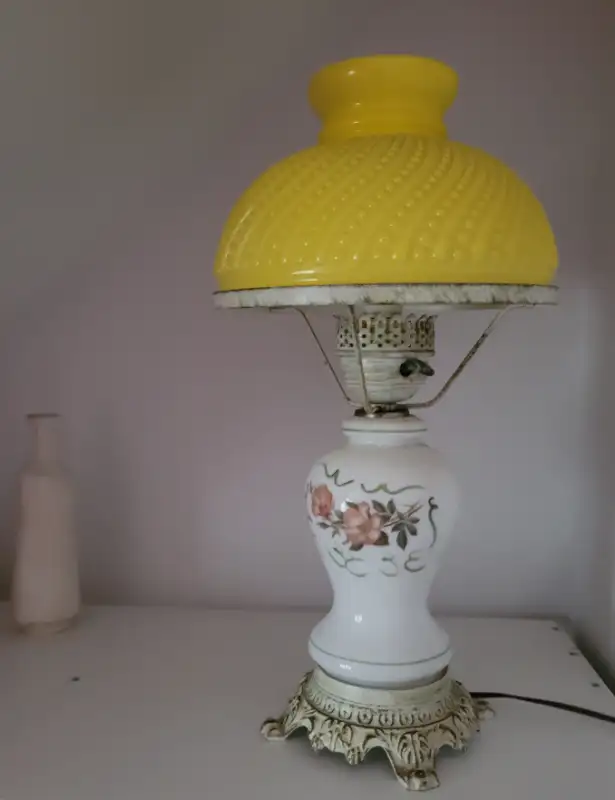 Vintage Table Lamp in Indoor Lighting & Fans in City of Toronto - Image 3