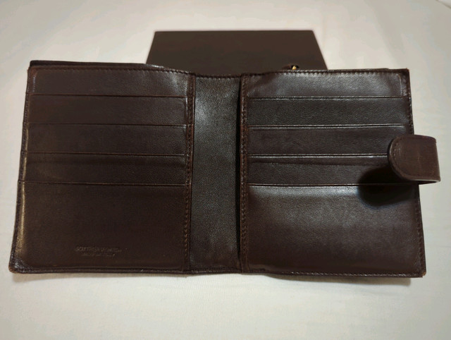 Bottega Veneta brown leather wallet in Women's - Bags & Wallets in City of Toronto - Image 4