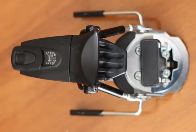 NEW - LOOK PIVOT 14 GW SKI BINDINGS !! in Ski in Penticton - Image 9