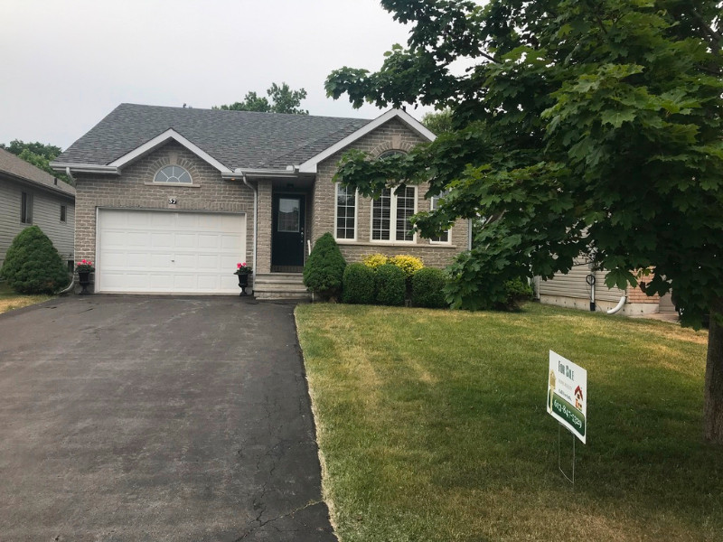 3 Bdrm Bungalow in Jackson Woods, Houses for Sale Belleville Kijiji