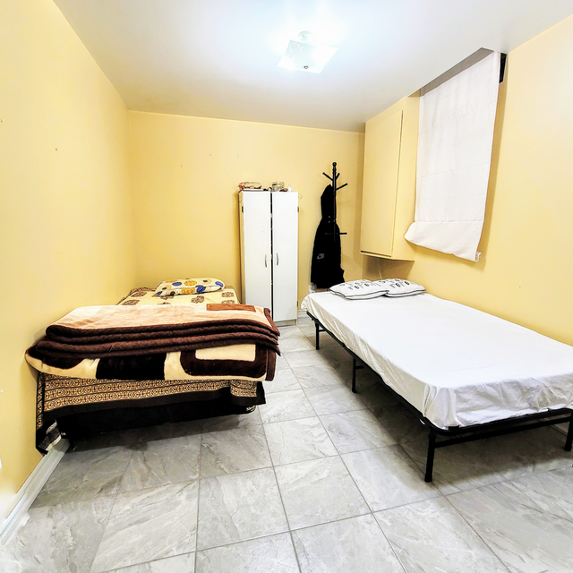 shared room for rent girl
