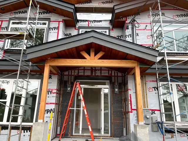 Carpenter / Builder457023633679329284