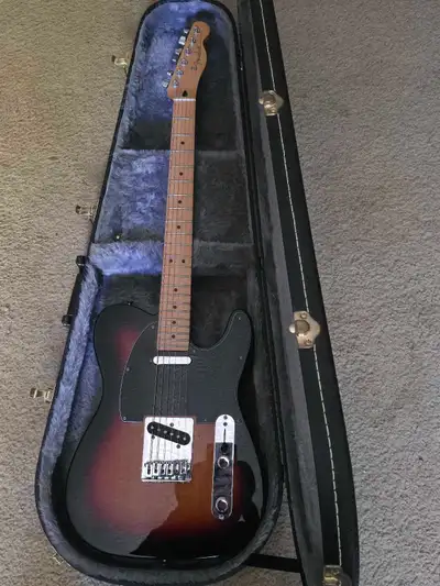 Selling my MIM Fender Telecaster. Swapped the pickguard to black, but still have the original white...