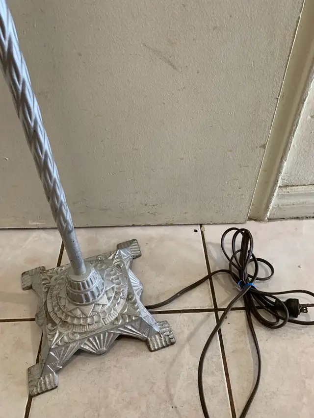 Antique Floor Lamp w/3 lamp sockets in Indoor Lighting & Fans in Oshawa / Durham Region - Image 10