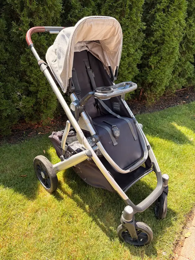Uppababy Vista V2 Stroller & Bassinet + accessories in Strollers, Carriers & Car Seats in Hamilton - Image 7