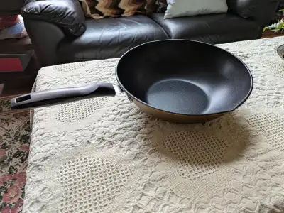 New 28cm Flat Bottom Honeycomb Cast Iron Wok, View more