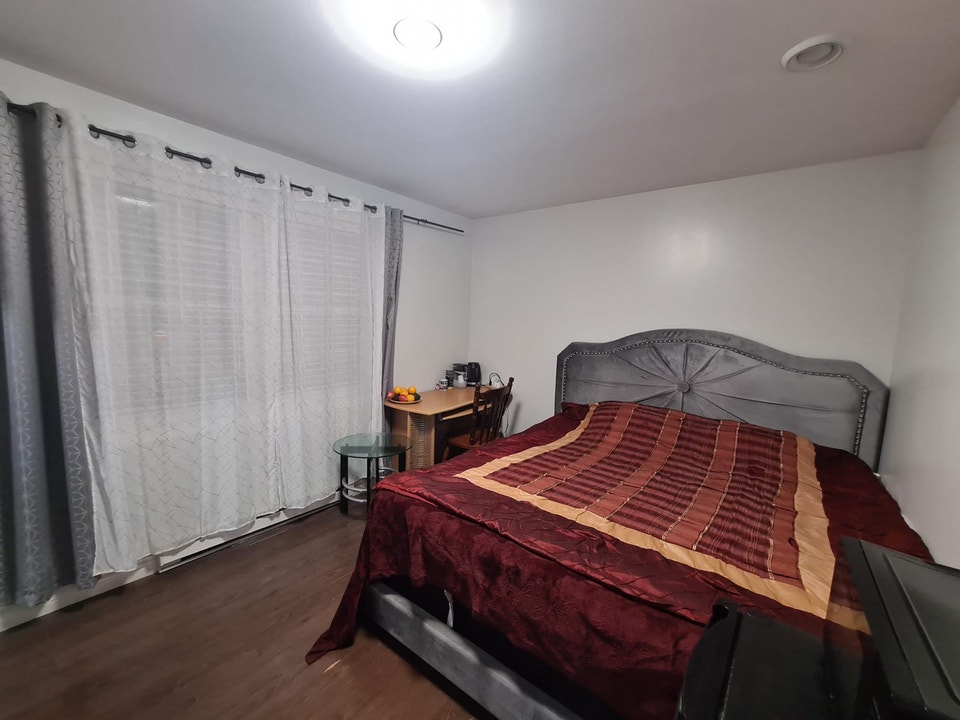 BEDROOM WITH PRIVATE BATHROOM 800CAD 3