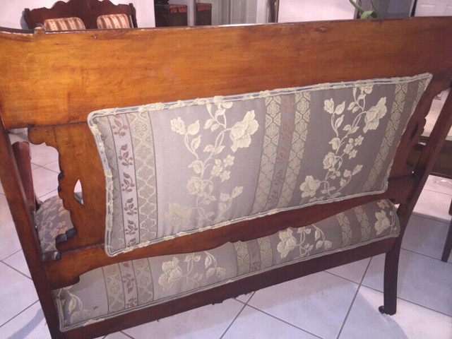Item in Vancouver. Antique (1894) Settee Great Condition in Home Décor & Accents in Mississauga / Peel Region - Image 3