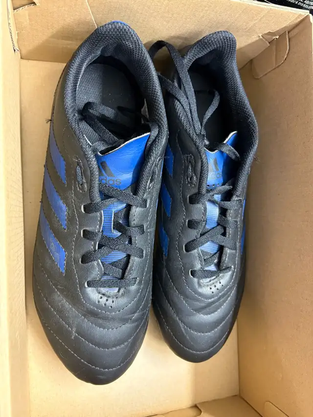 Adidas girls soccer cleats in Soccer in Portage la Prairie - Image 3