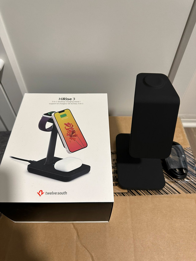Twelvesouth HiRise 3 iPhone Watch charging stand  in Cell Phone Accessories in Markham / York Region