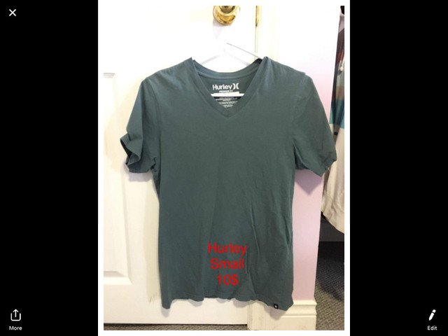 HURLEY - Men’s Tshirt - size Small in Men's in Moncton