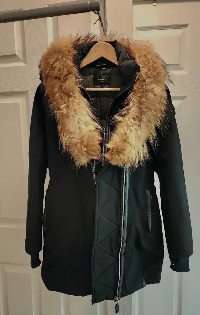 RUDSAK Women's Down Parka XS | Fur Trim Winter Coat in Women's - Tops & Outerwear in Markham / York Region - Image 9