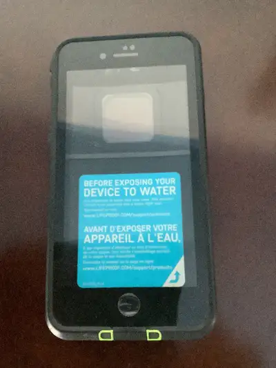 BOITIER ÉTANCHE « LIFEPROOF » POUR I-PHONE 7 PLUS OU I-PHONE 8. NEUF. VALEUR DE 80$. POUR SEULEMENT...