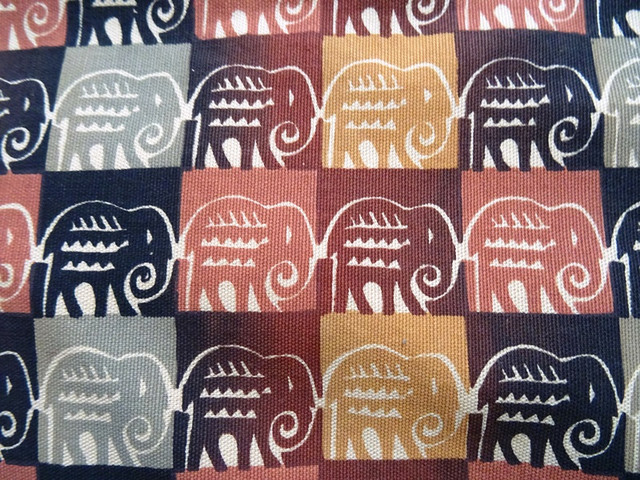 ETHNOGRAPHIC African PILLOW COVERS tribal Elephants ZIMBABWE set in Home Décor & Accents in Brantford - Image 4