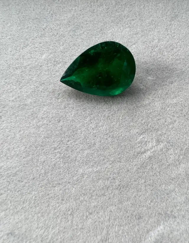 16.5 ct Colombian Emerald63654758841345123