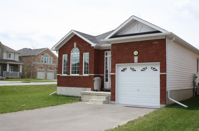 Two rooms for student in Room Rentals & Roommates in Peterborough - Image 2