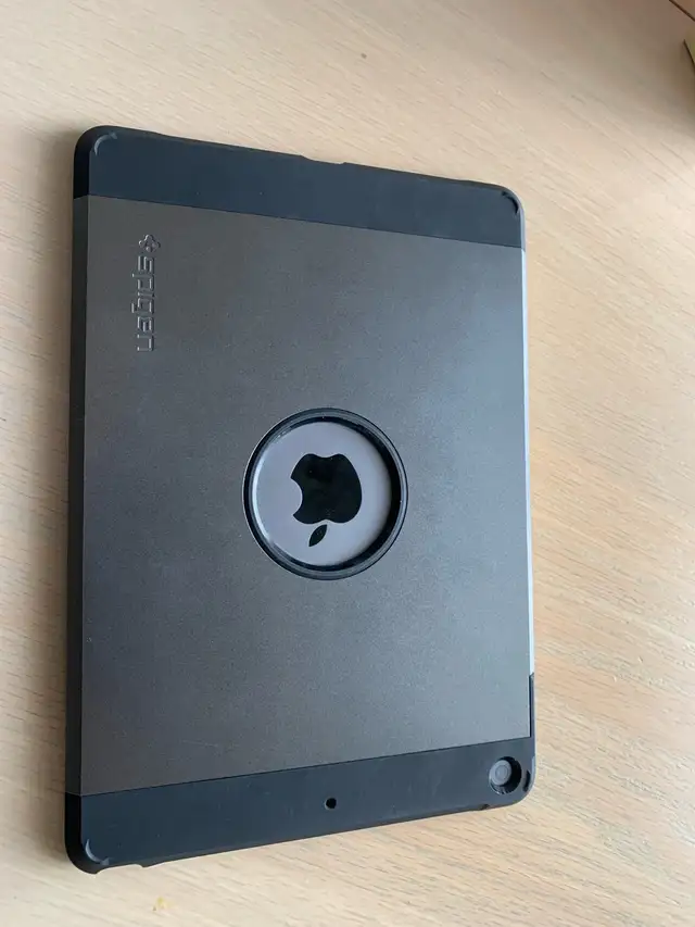 Spigen iPad Case in iPads & Tablets in Kawartha Lakes - Image 8